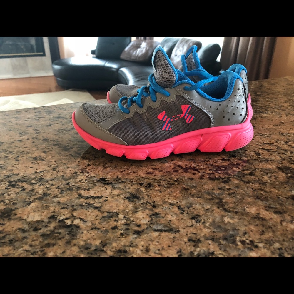 Under armor micro& assert girls running shoe.